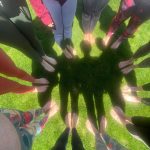 pilates si yoga retreat femei in natura