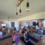 pilates si yoga retreat femei in natura